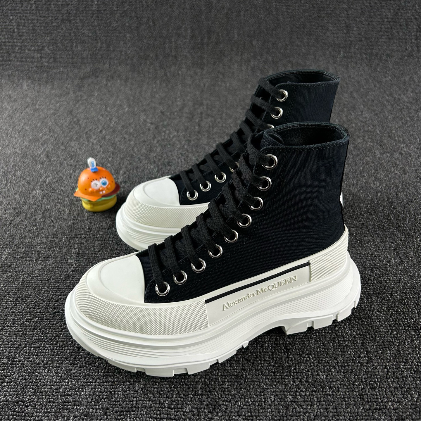 95新 Alexander McQueen/亚历山大·麦昆 高帮黑色35.5码 HB5453 