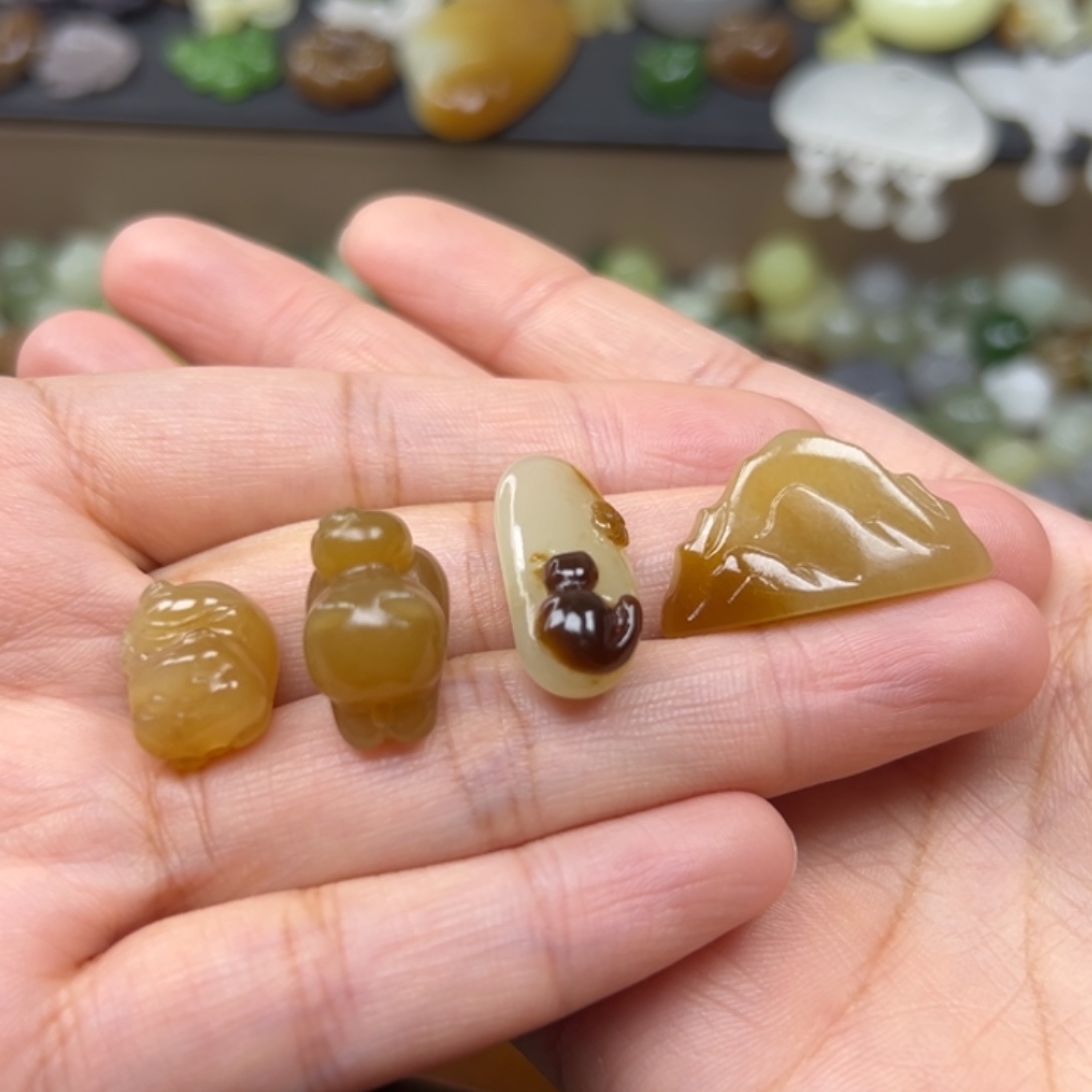 臭***妮和田玉未镶嵌颈饰