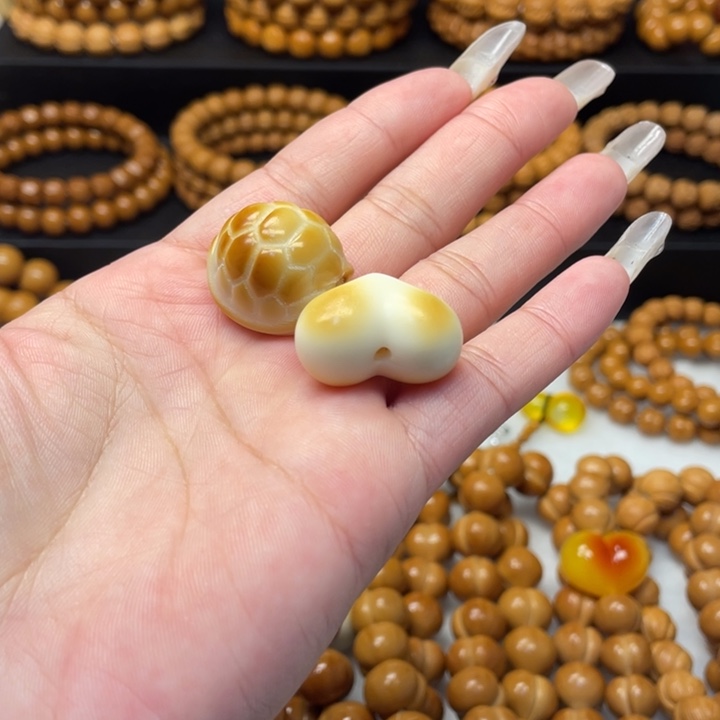 添***猴头核桃吊坠富甲桃心