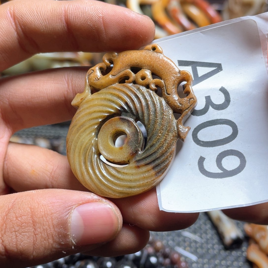 和田玉（糖玉）挂件未镶嵌