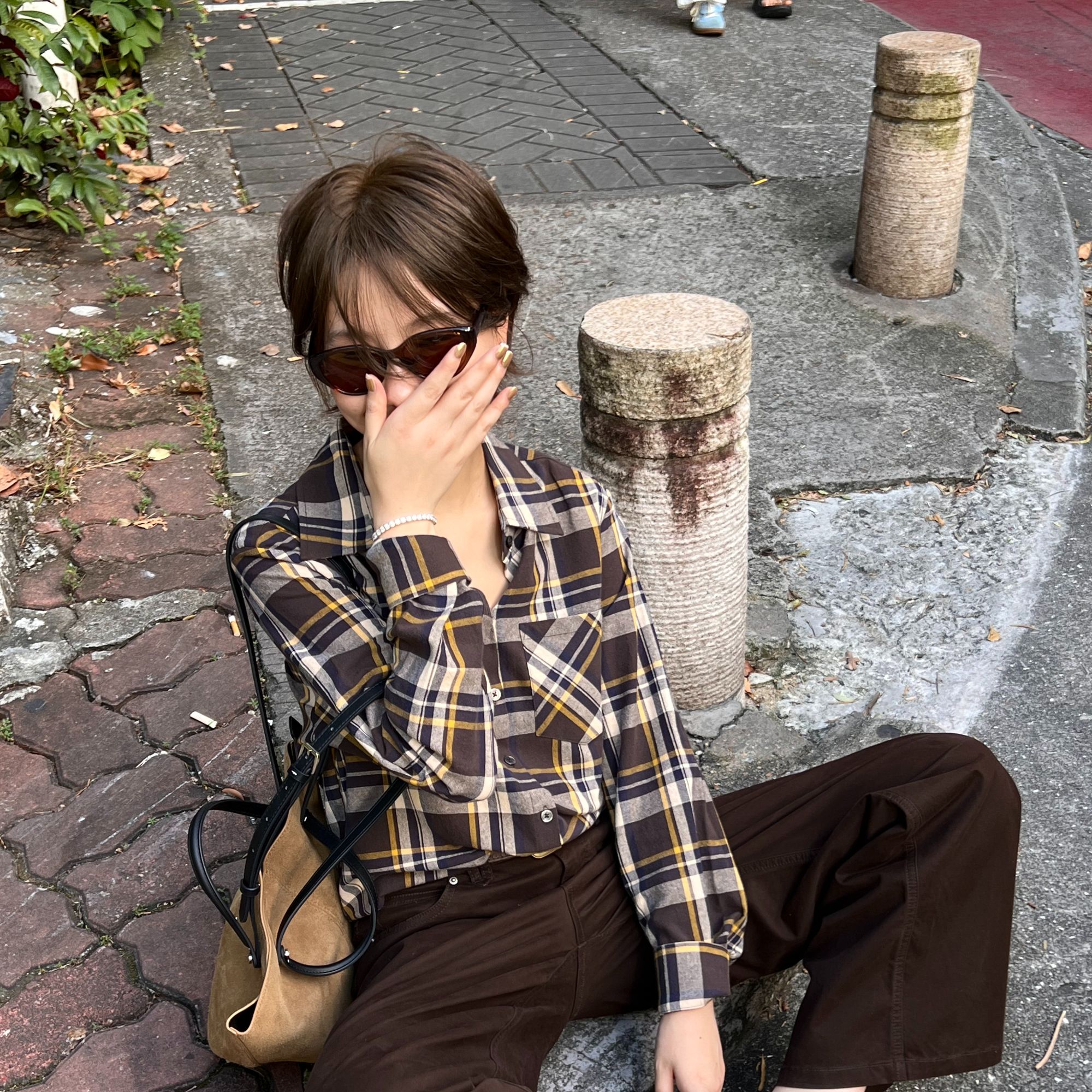 “秋野格韵”中古设计100长绒棉深咖格纹秋日复古港风衬衫AC011C