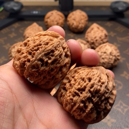 文玩核桃把件精配南疆石