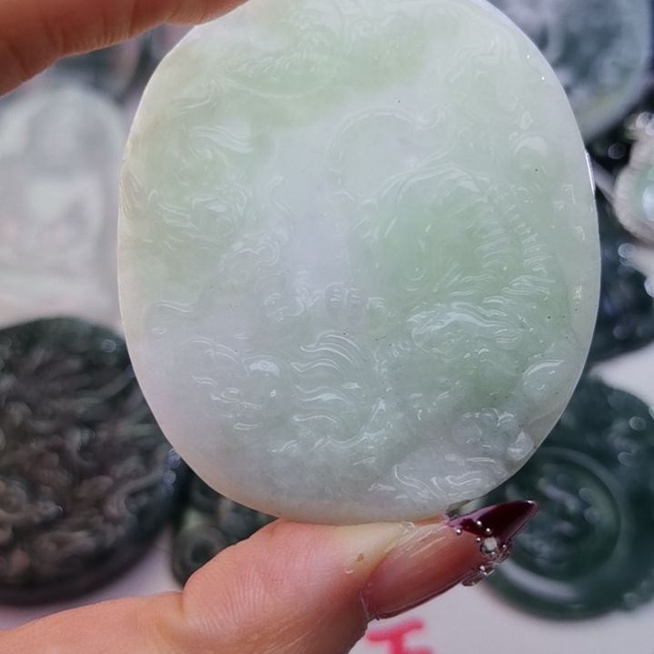 翡翠颈饰未镶嵌天然的A货翡翠多样性发货