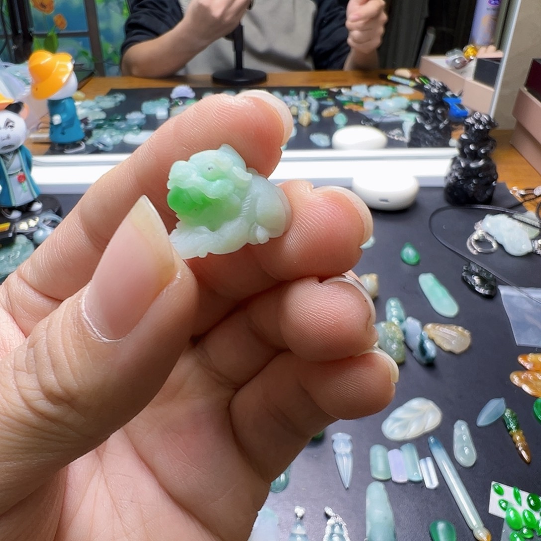 定制翡翠未镶嵌挂件