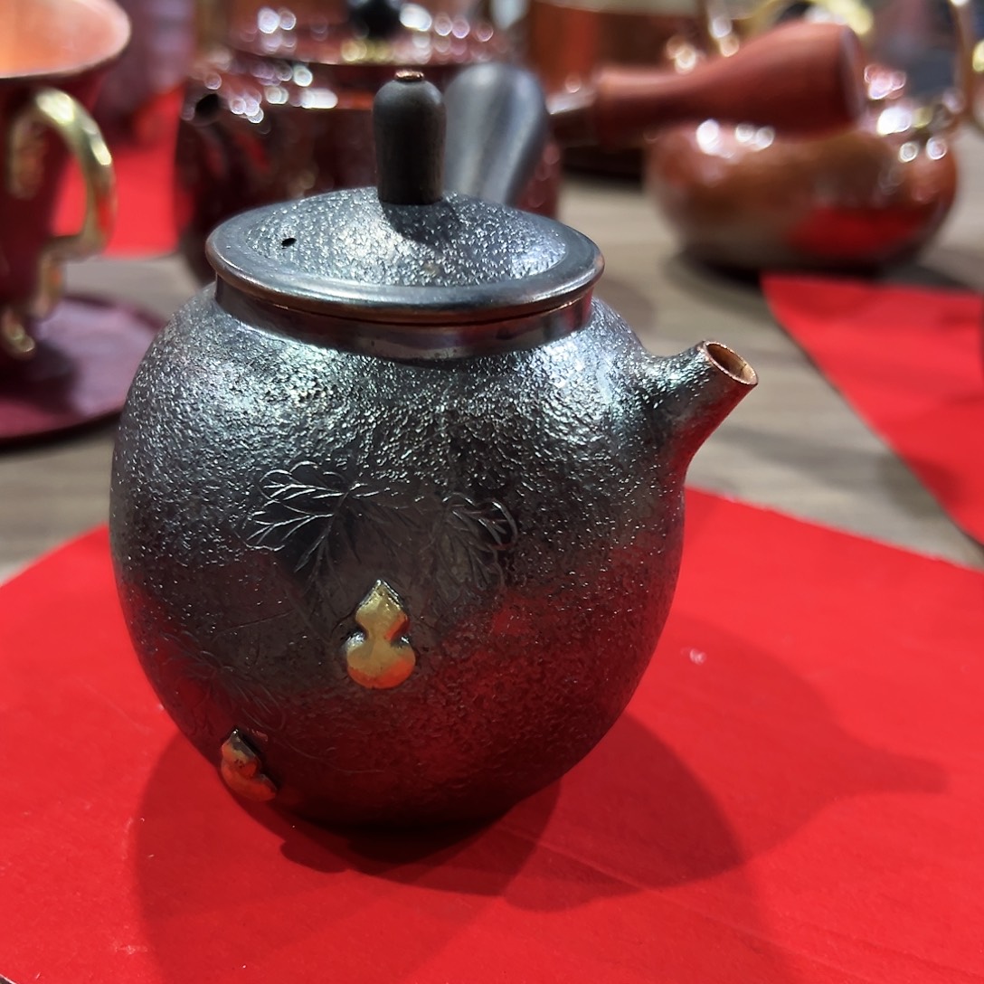 侧把小泡壶福禄。       