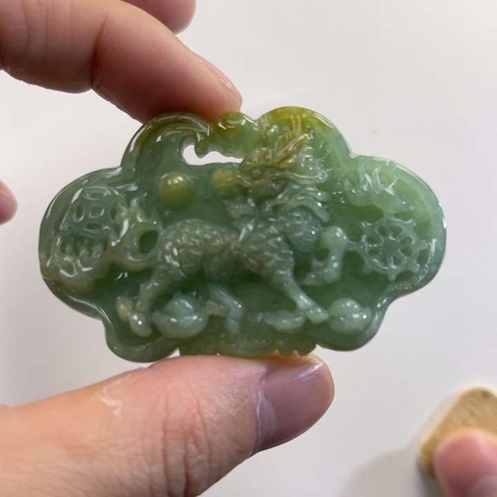 翡翠吊坠(赠链)未镶嵌代编织