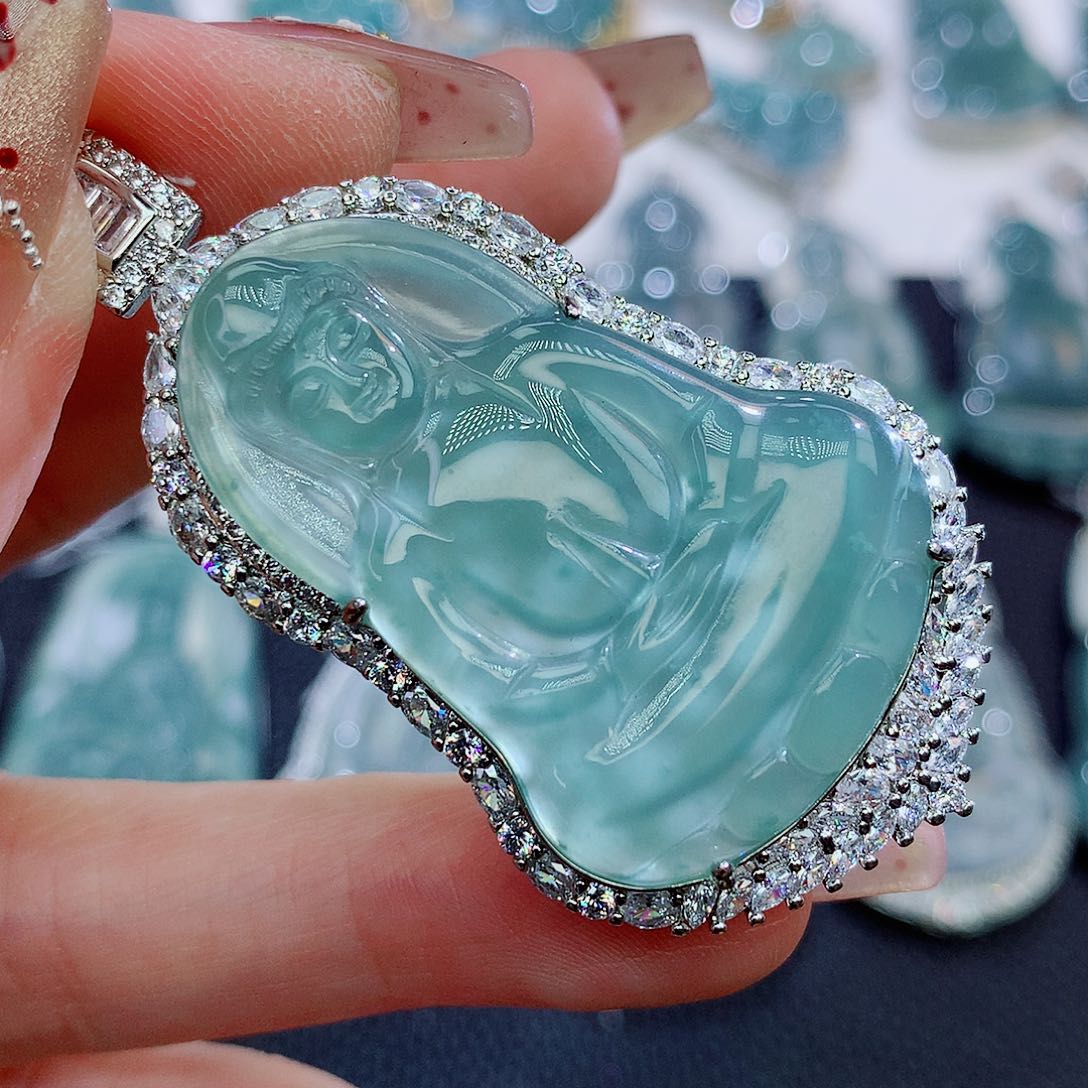 翡翠颈饰未镶嵌翡翠