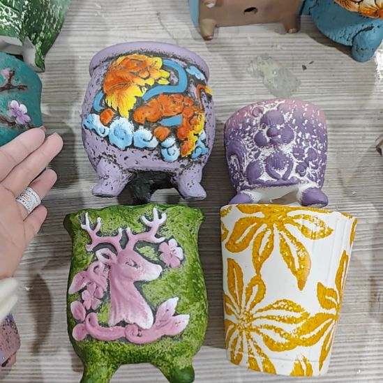 当场拍满15元发货不凑不发，花盆盆口不方不圆有针孔黑点是正常的，