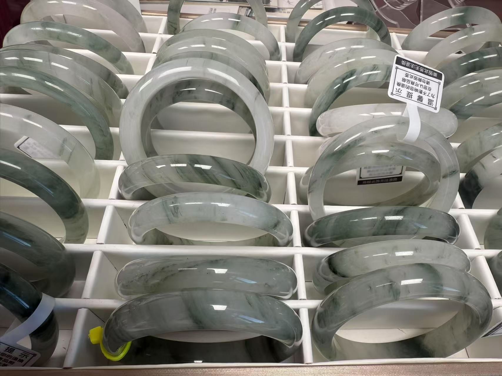 金丝玉天山翠手镯多样性发货发正宗上等玉手镯其一