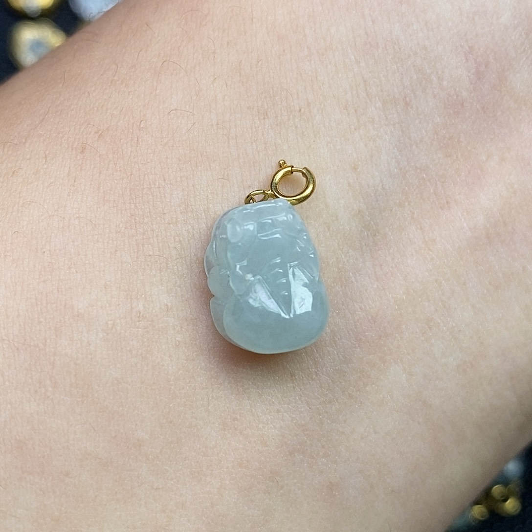 翡翠18K金镶嵌颈饰貔貅