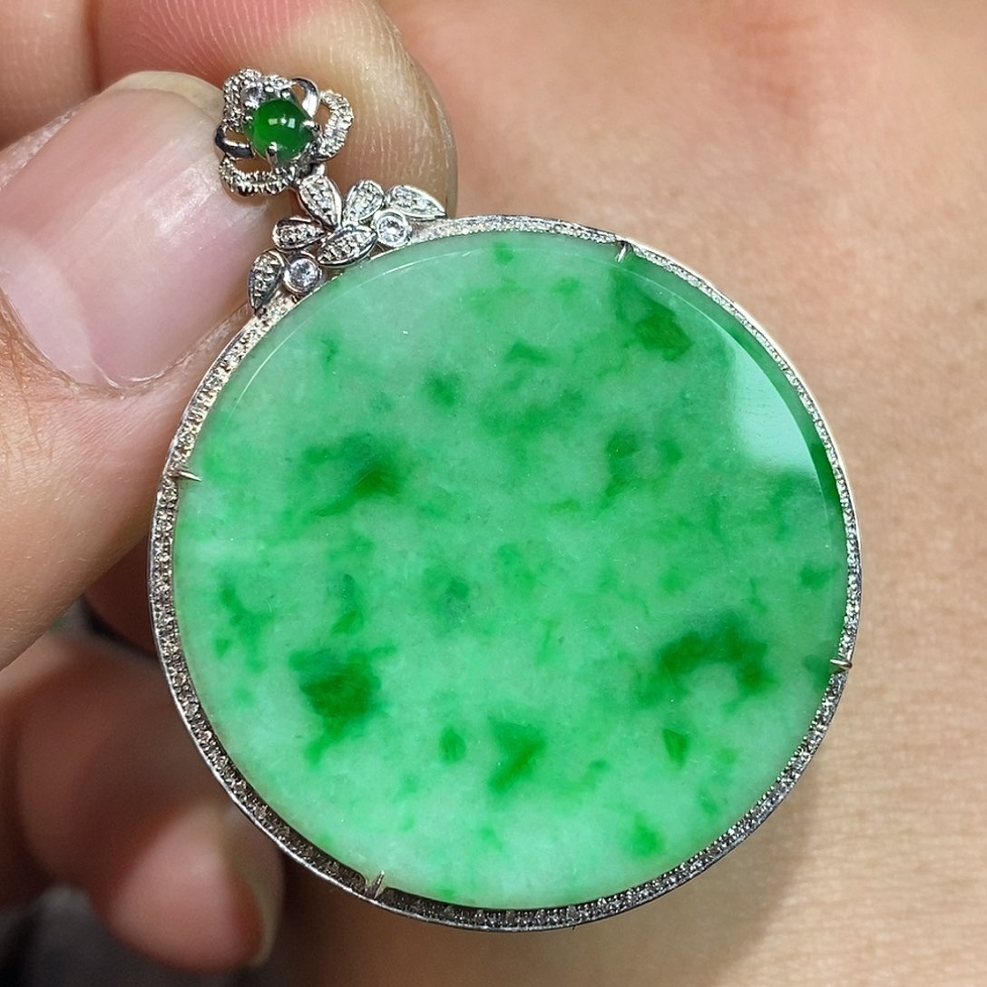 翡翠颈饰18K金镶嵌无事牌