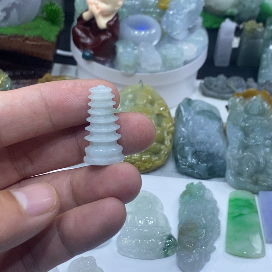 翡翠未镶嵌吊坠(不含链)玲珑塔