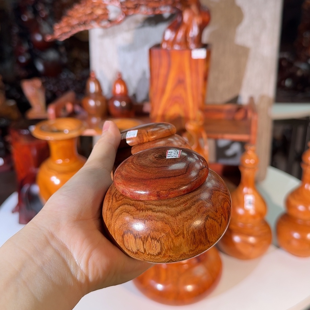 旺***林香榧木黄花梨罐子两个