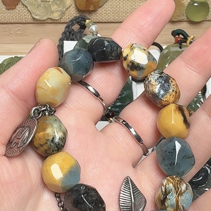 紫****蛇纹石玉未镶嵌颈饰