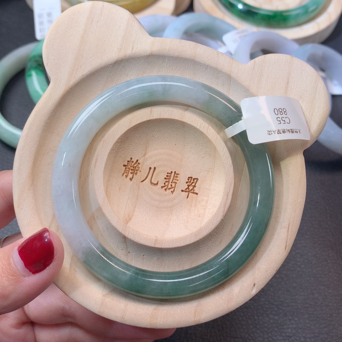 翡翠手镯未镶嵌55圈口