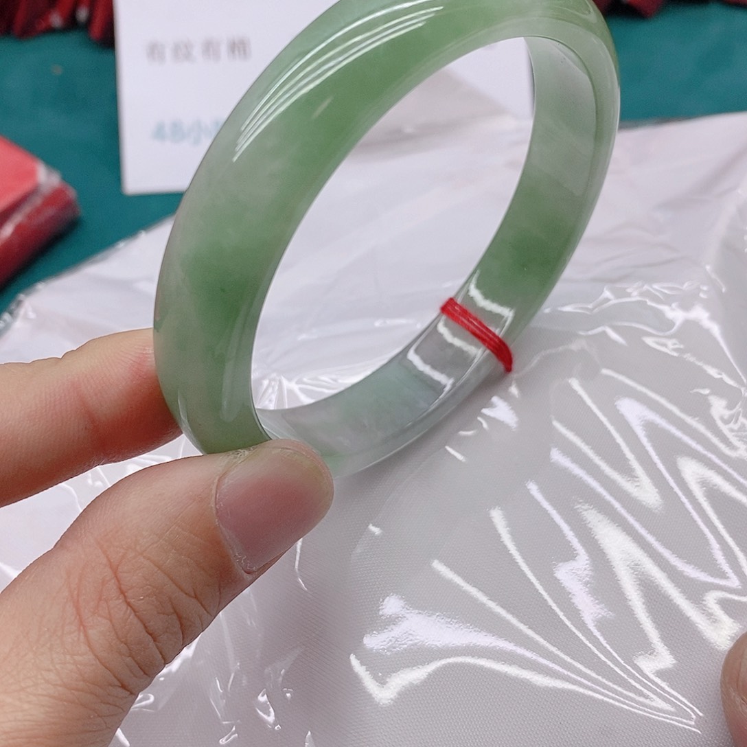 翡翠手镯未镶嵌文**社24444444444