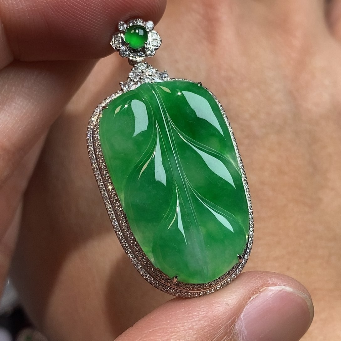翡翠颈饰18K金镶嵌叶子