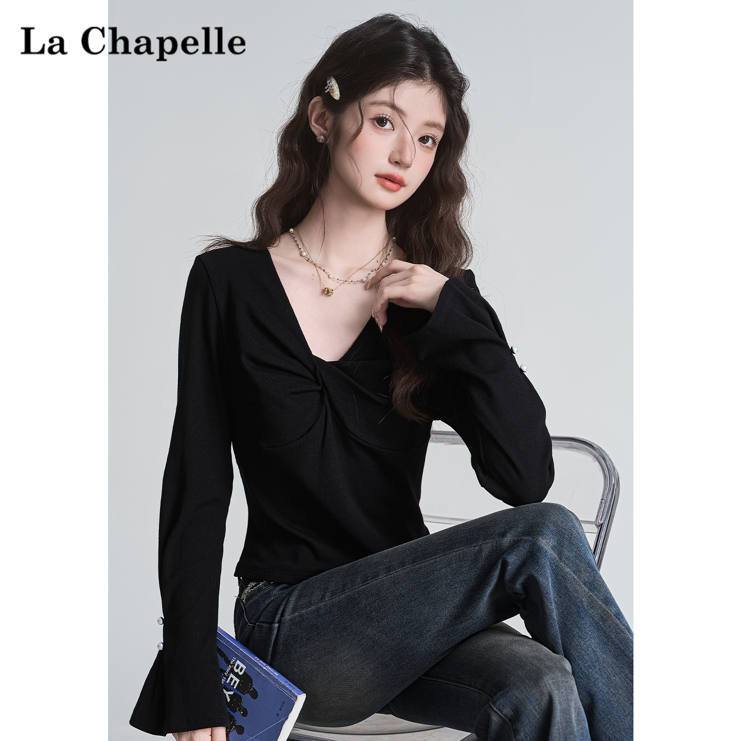 拉夏贝尔黑色纽结设计感v领长袖T恤女秋季气质百搭显瘦短款上衣潮