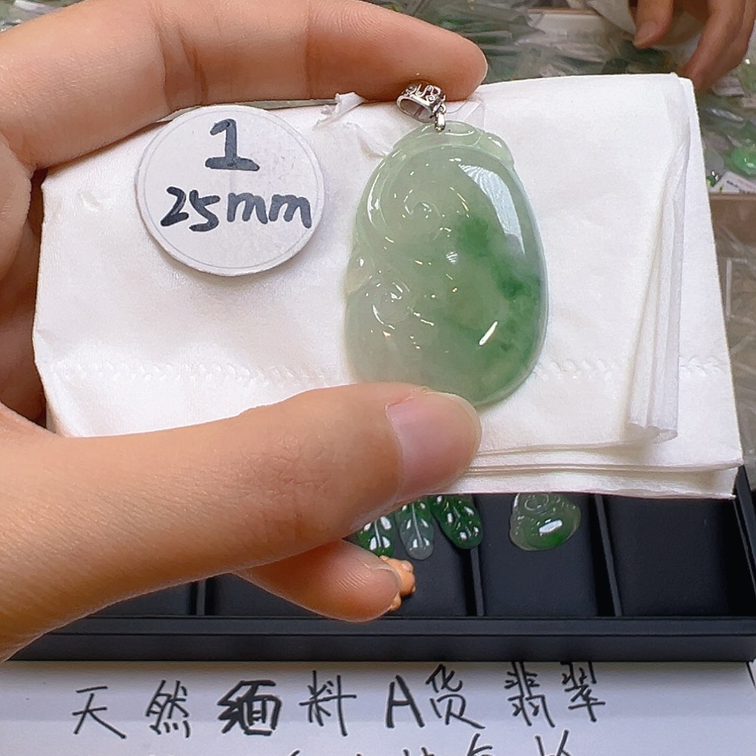 翡翠颈饰18K金镶嵌翡翠