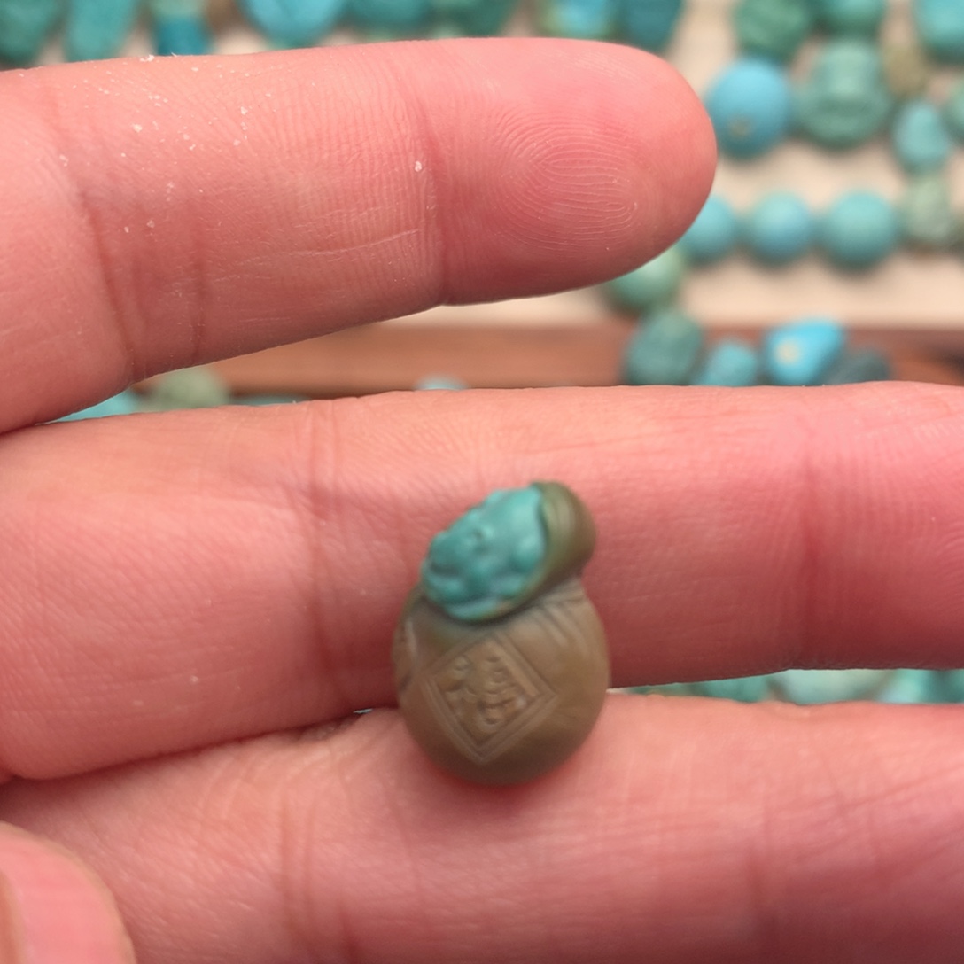 绿松石未镶嵌颈饰