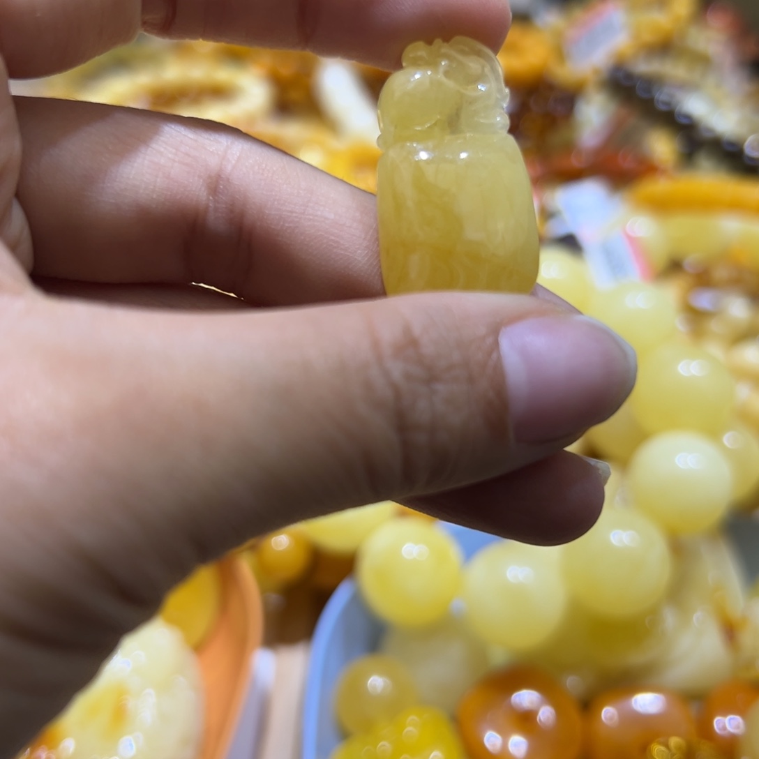 琥珀珠宝奇石未镶嵌