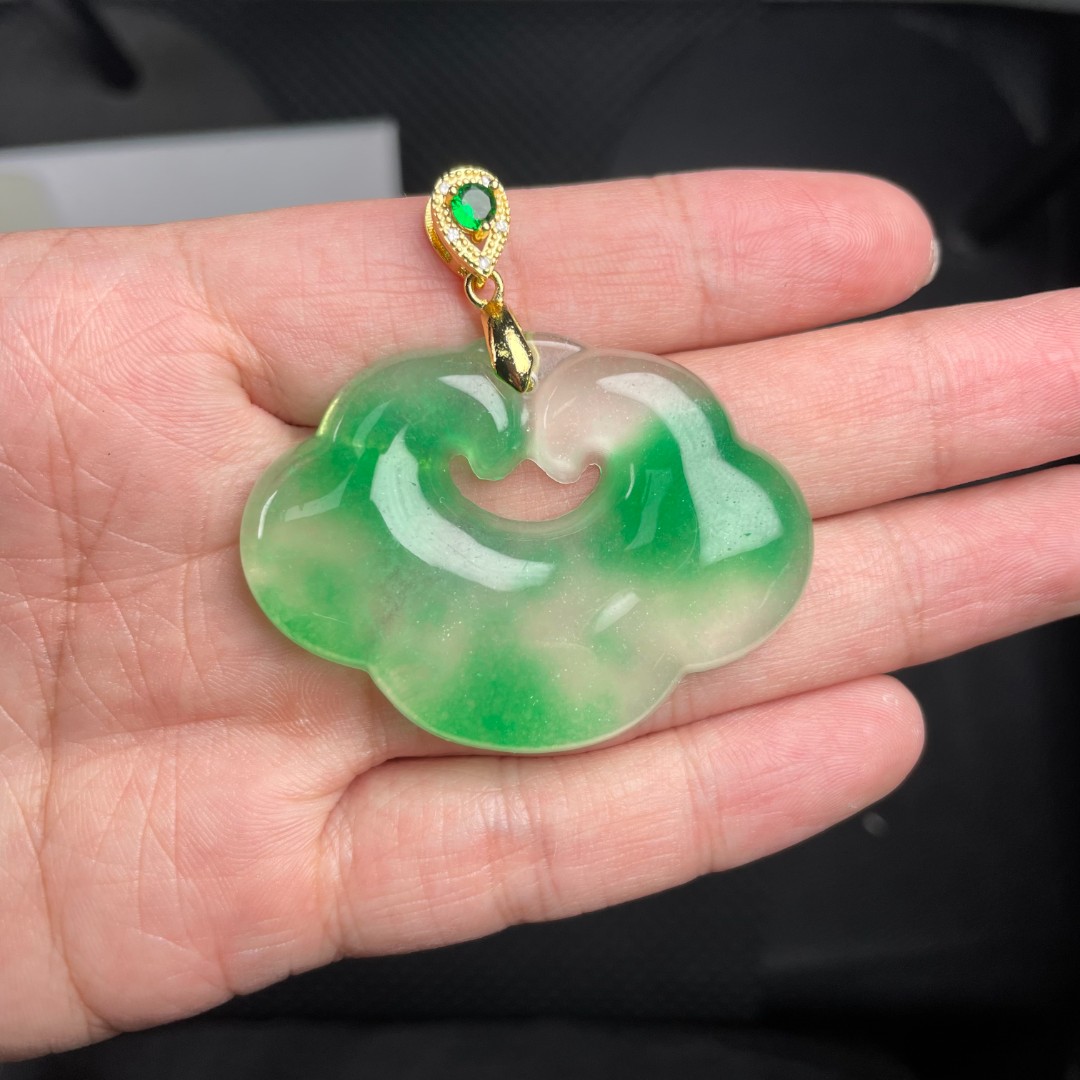 【小杨严选】绿飘大冰长命锁吊坠妈妈精美时尚百搭