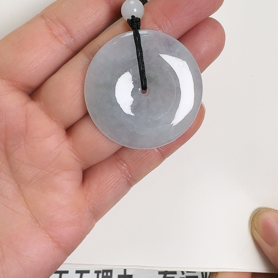 翡翠颈饰未镶嵌平安扣