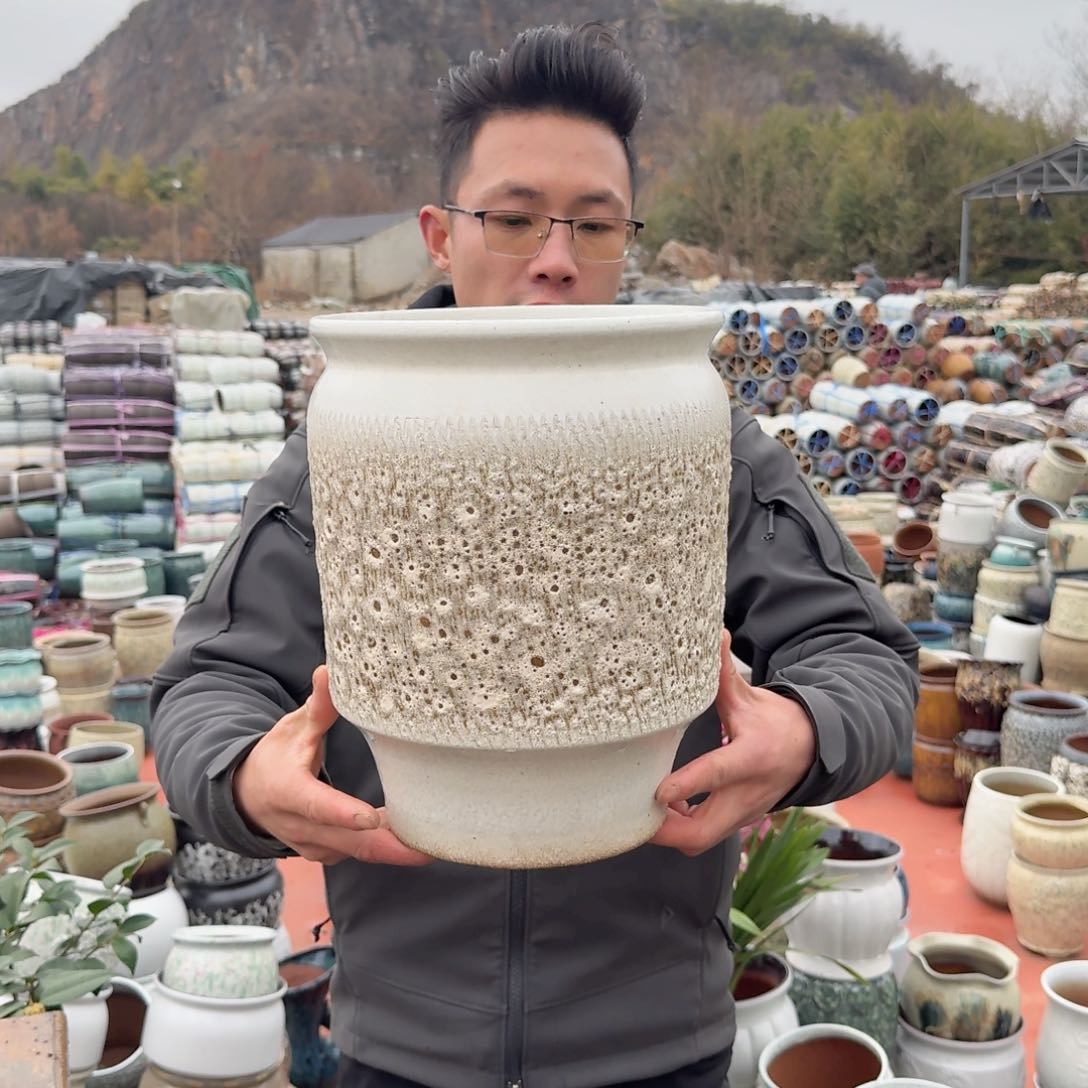 紫砂花盆口25高31（一个泡泡宋白色