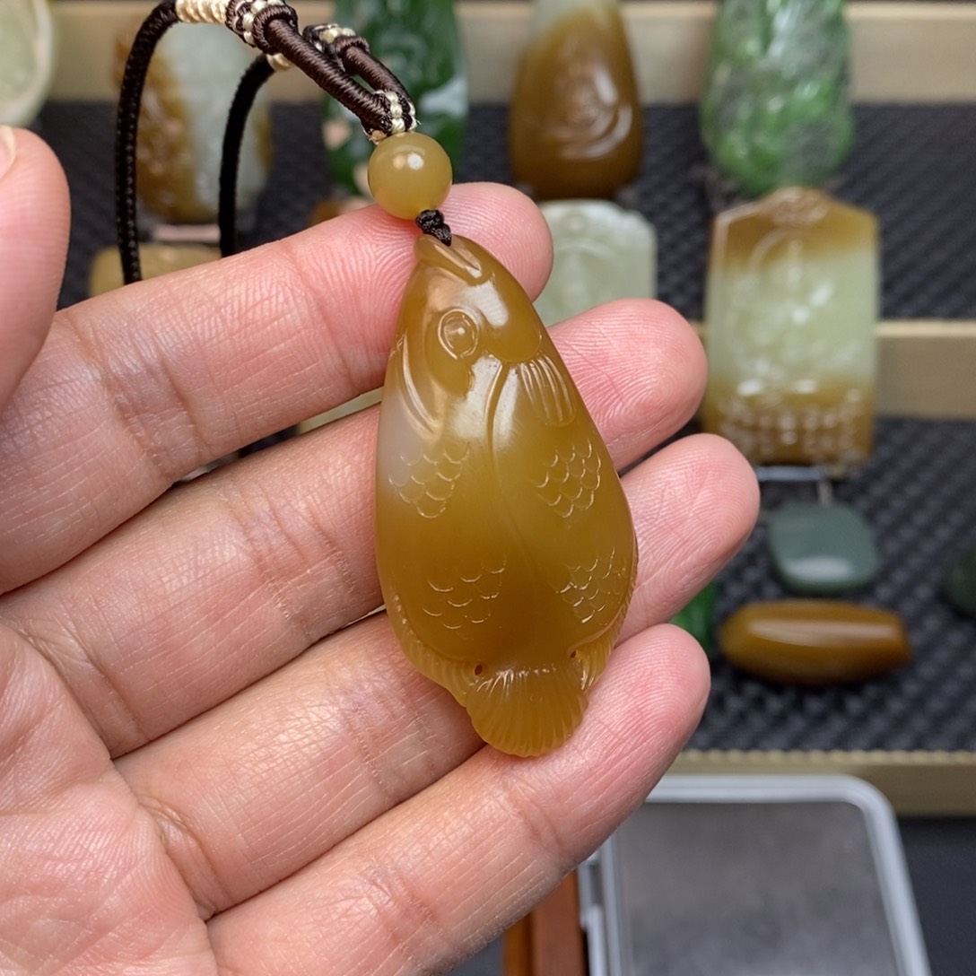 (***叔和田玉未镶嵌颈饰