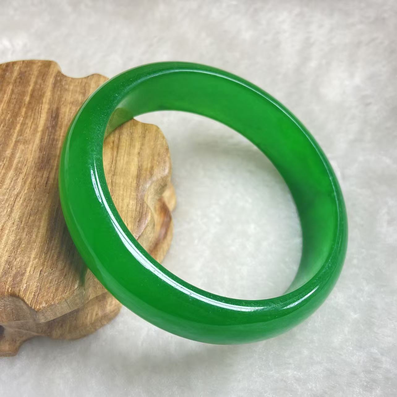 绿正圈手镯美观大气美轮美奂尽显魅力