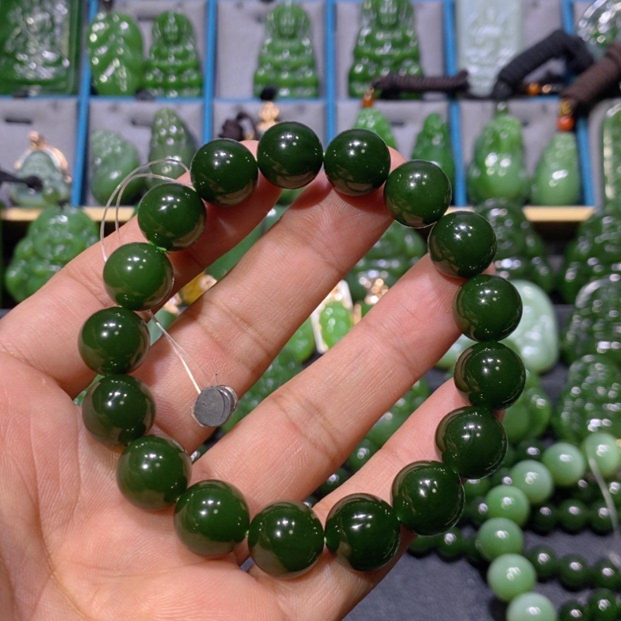 【闪购商品】和田玉吊坠(不含链)未镶嵌俄七菠菜绿手串（无红皮）