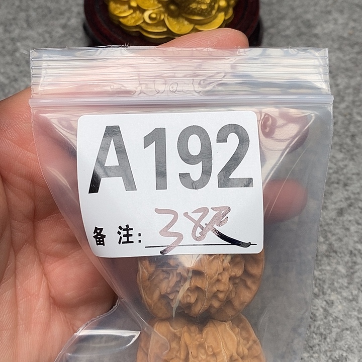 文玩核桃吊坠三棱