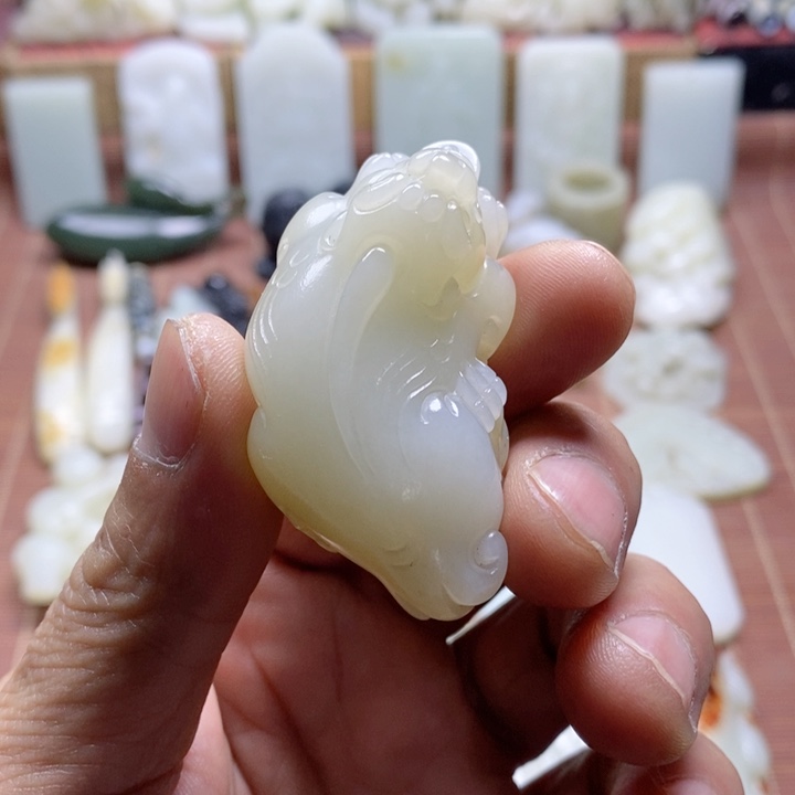 和田玉颈饰未镶嵌清*。