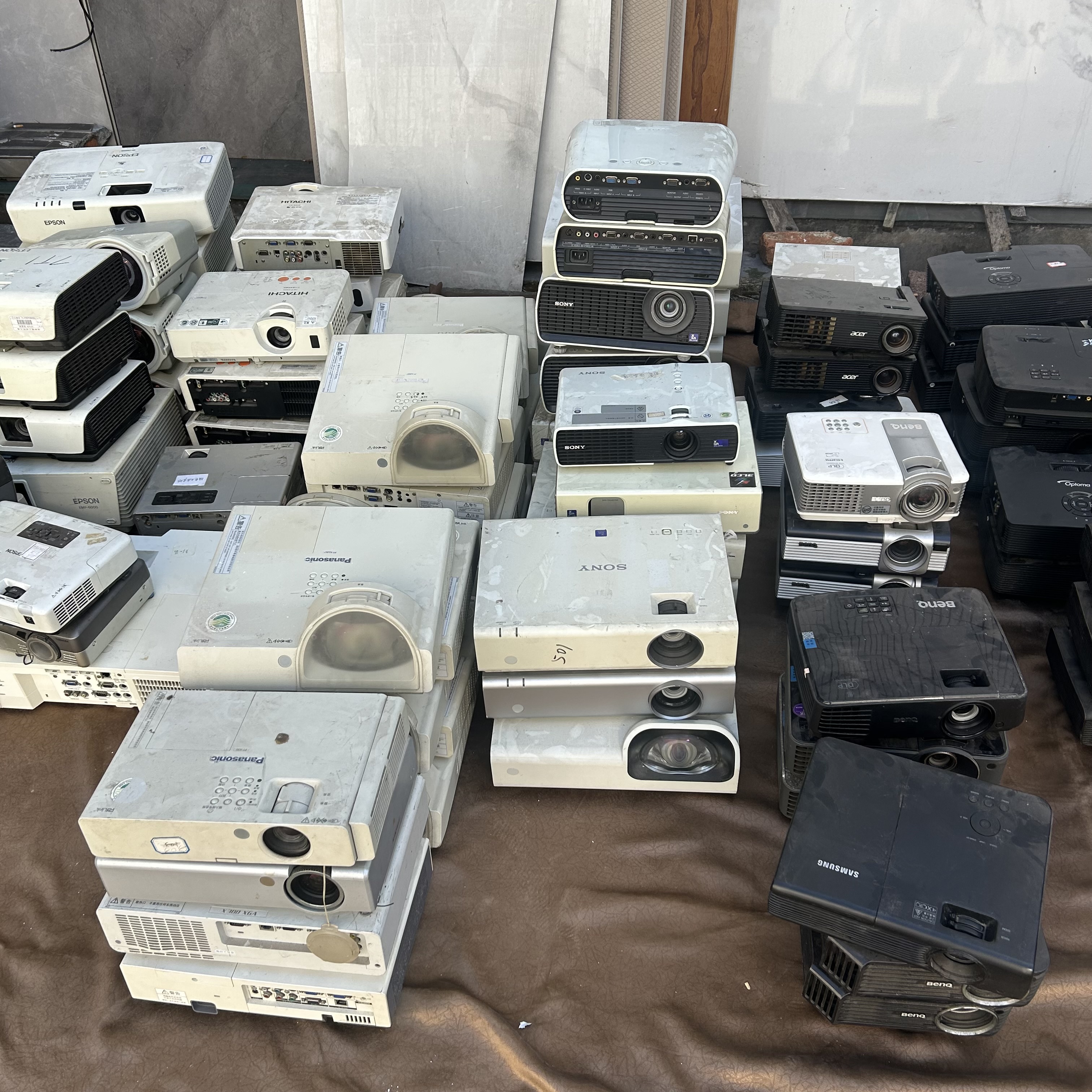 9新  音响器材：投影机 九新 不包邮