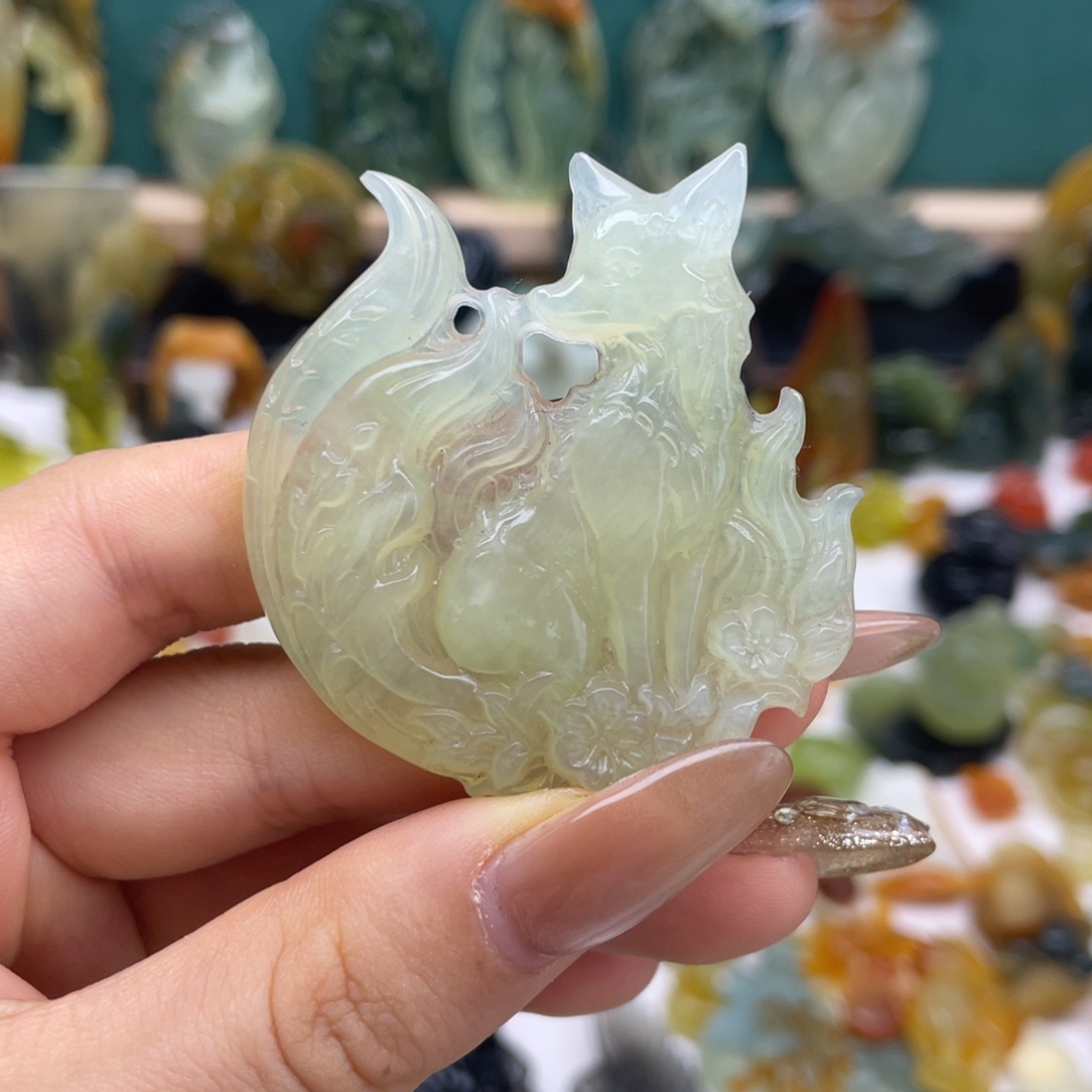 蛇纹石玉颈饰未镶嵌