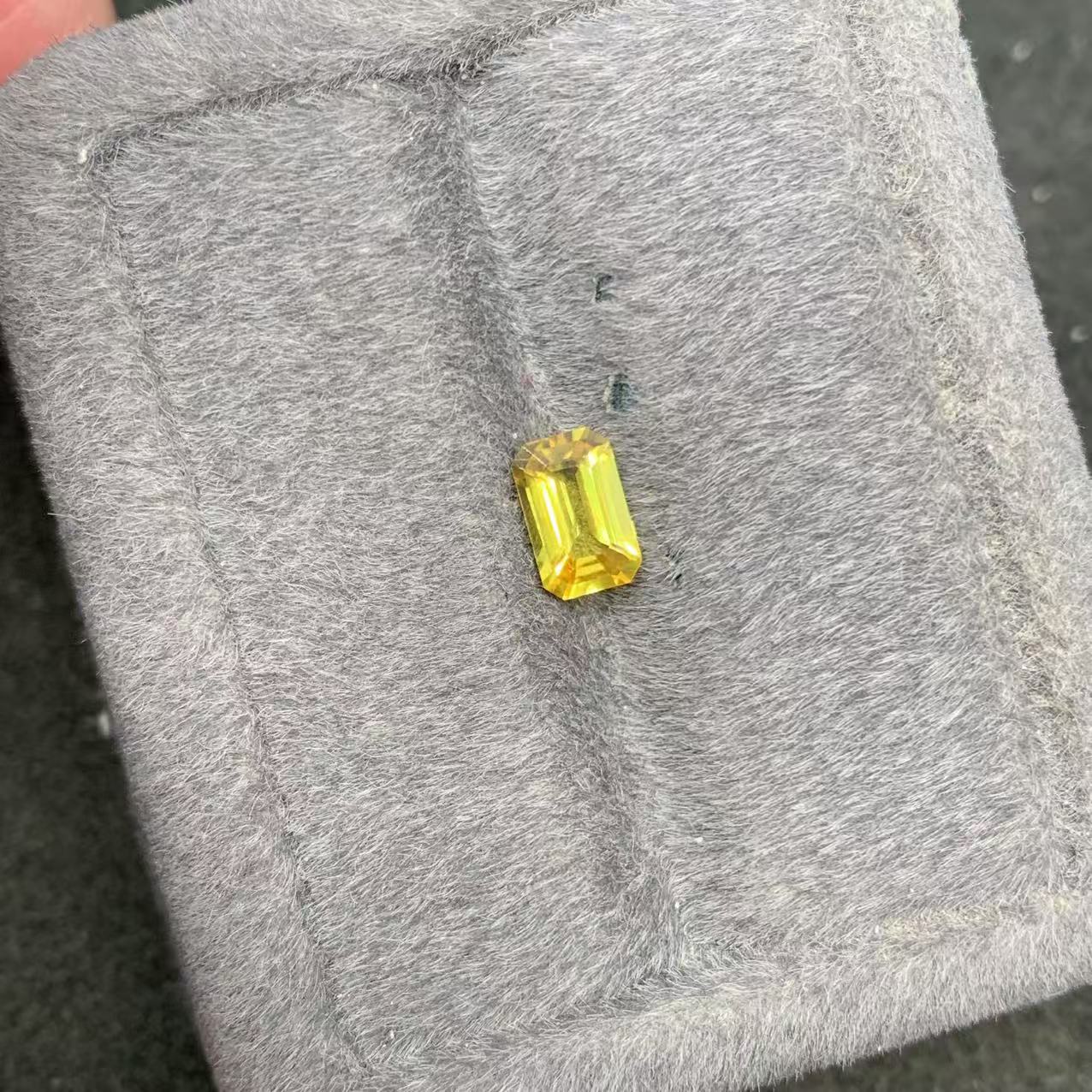 天然明亮Golden yellow黄色蓝宝石祖切全净无暇