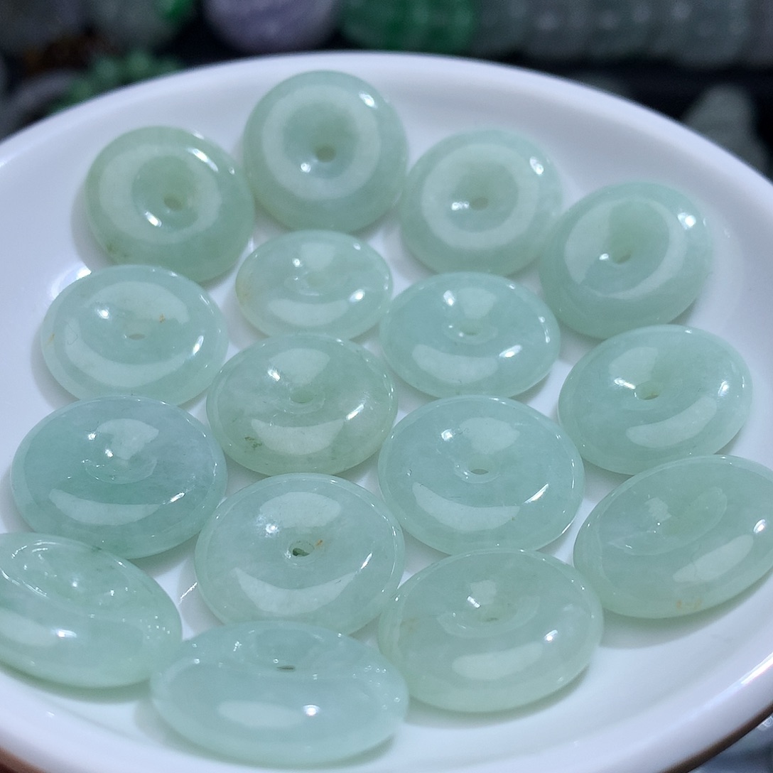 翡翠未镶嵌颈饰多样性发1个