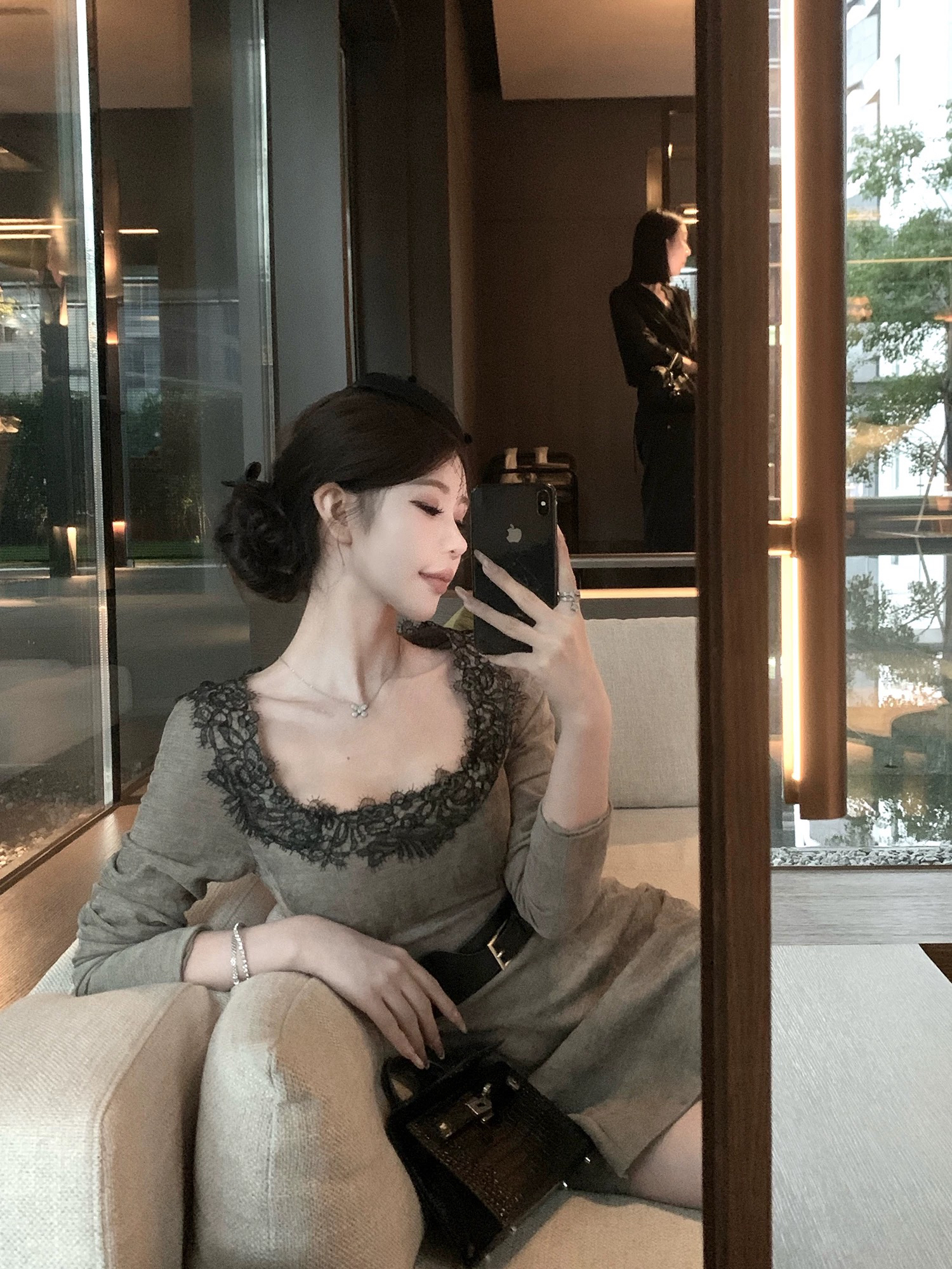 秀智 重工蕾丝拼接收腰雪花绒长袖腰带连衣裙+腰带