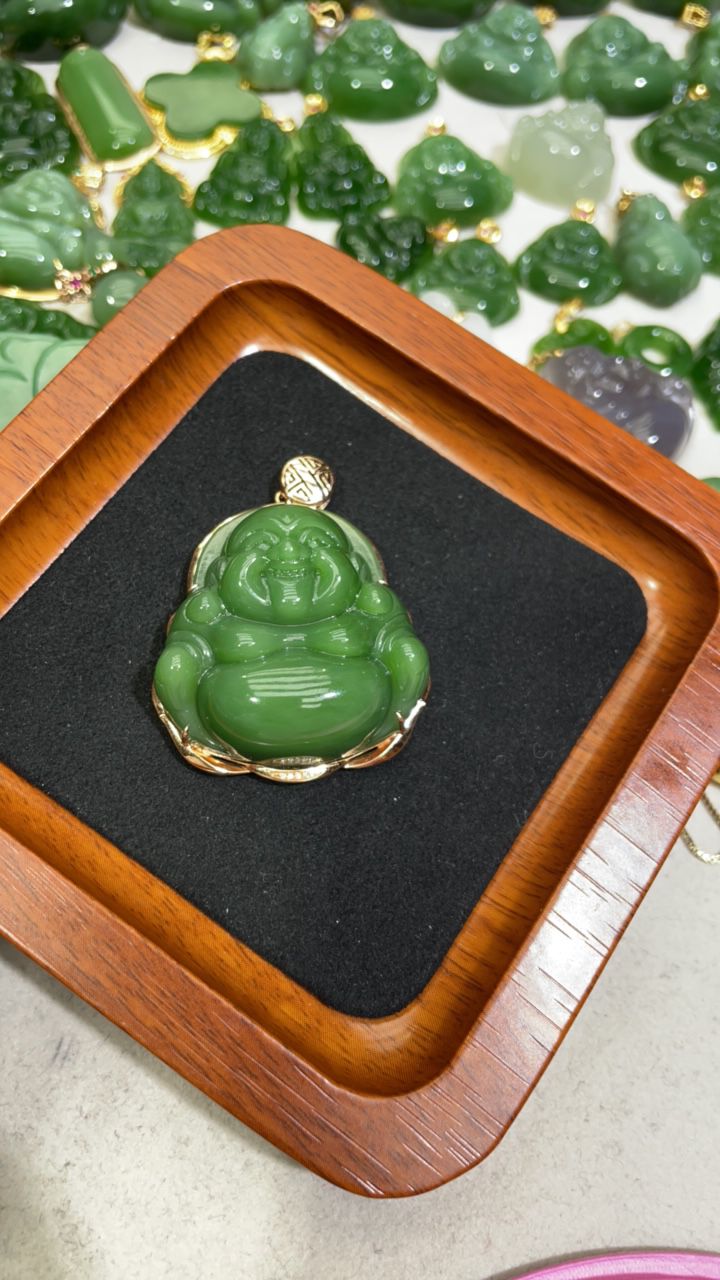 18K金俄料碧玉佛公