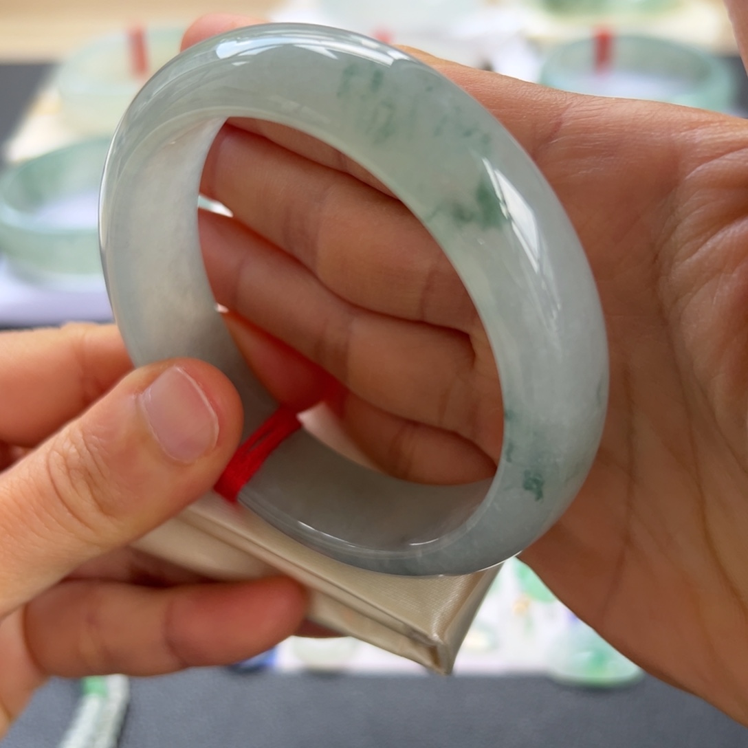 翡翠手镯未镶嵌手镯