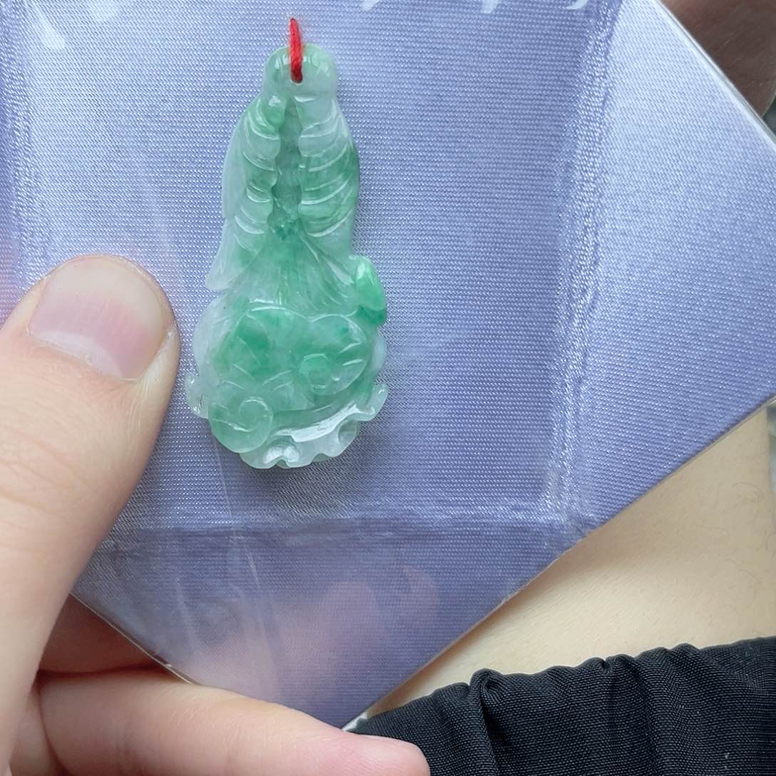 翡翠颈饰未镶嵌挂件。k k