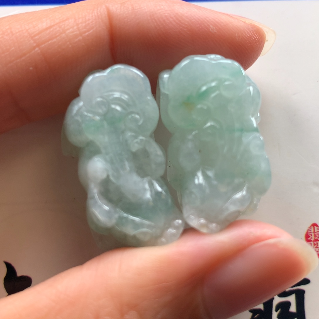 翡翠颈饰未镶嵌还*貔貅一对