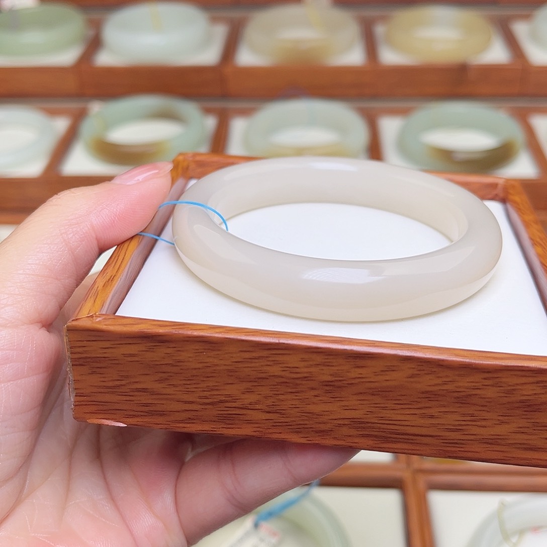 和田玉手镯未镶嵌57.2