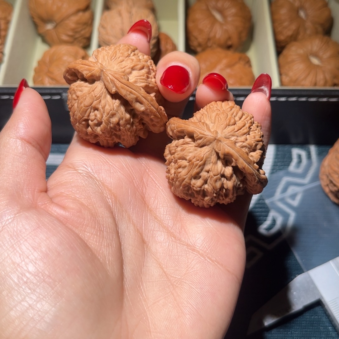 M***h文玩核桃吊坠三角白41