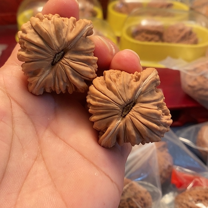 【闪购商品】文玩核桃吊坠栩**生四座楼