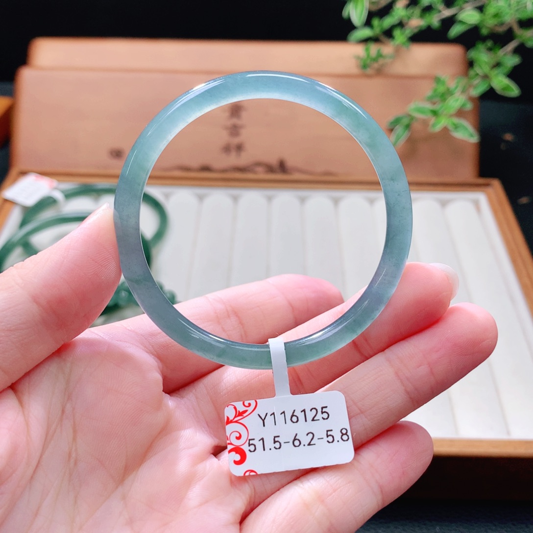 翡翠未镶嵌手镯（圆镯）