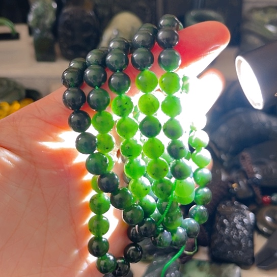 蛇纹石玉颈饰未镶嵌