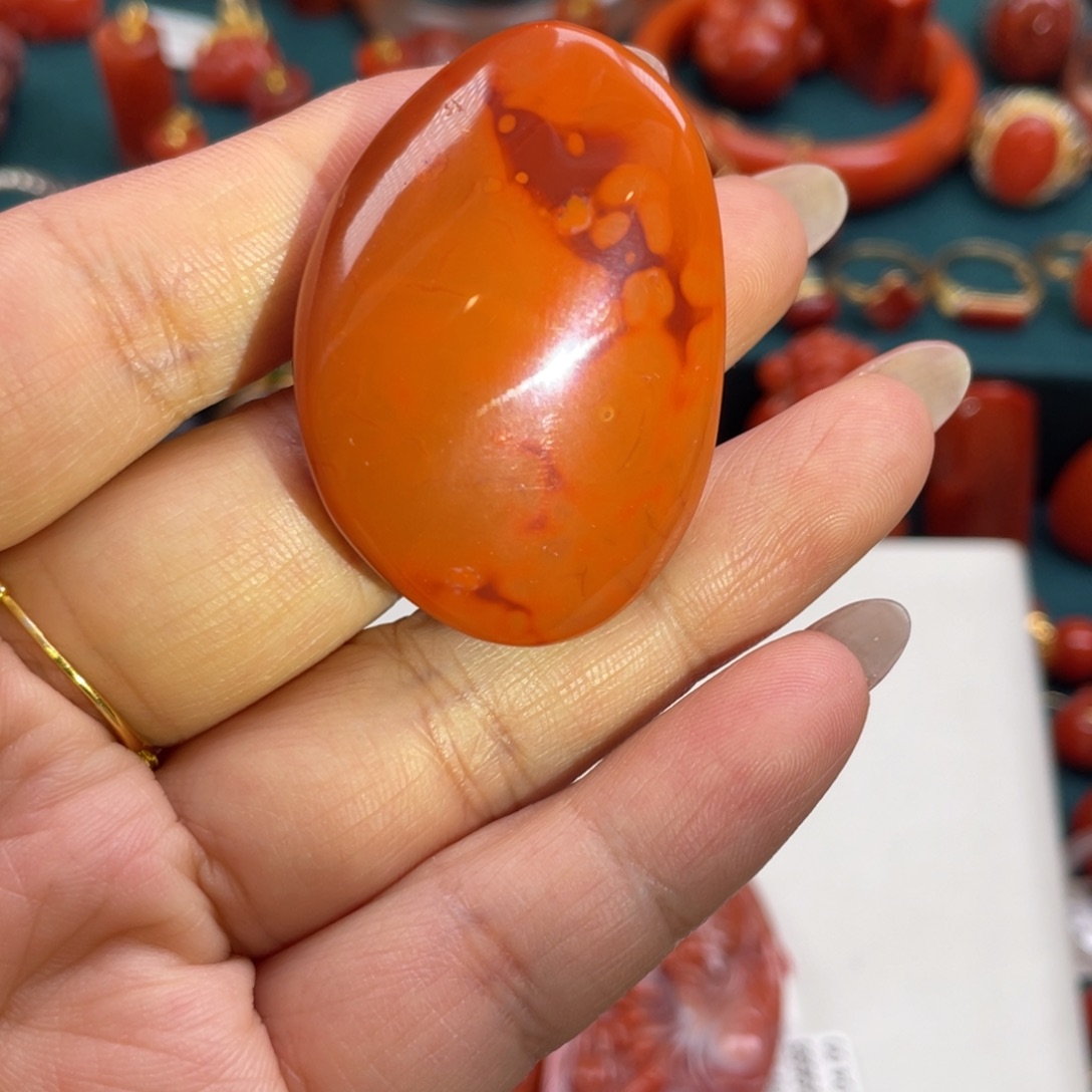 南红玛瑙未镶嵌川料南红满肉随型吊坠