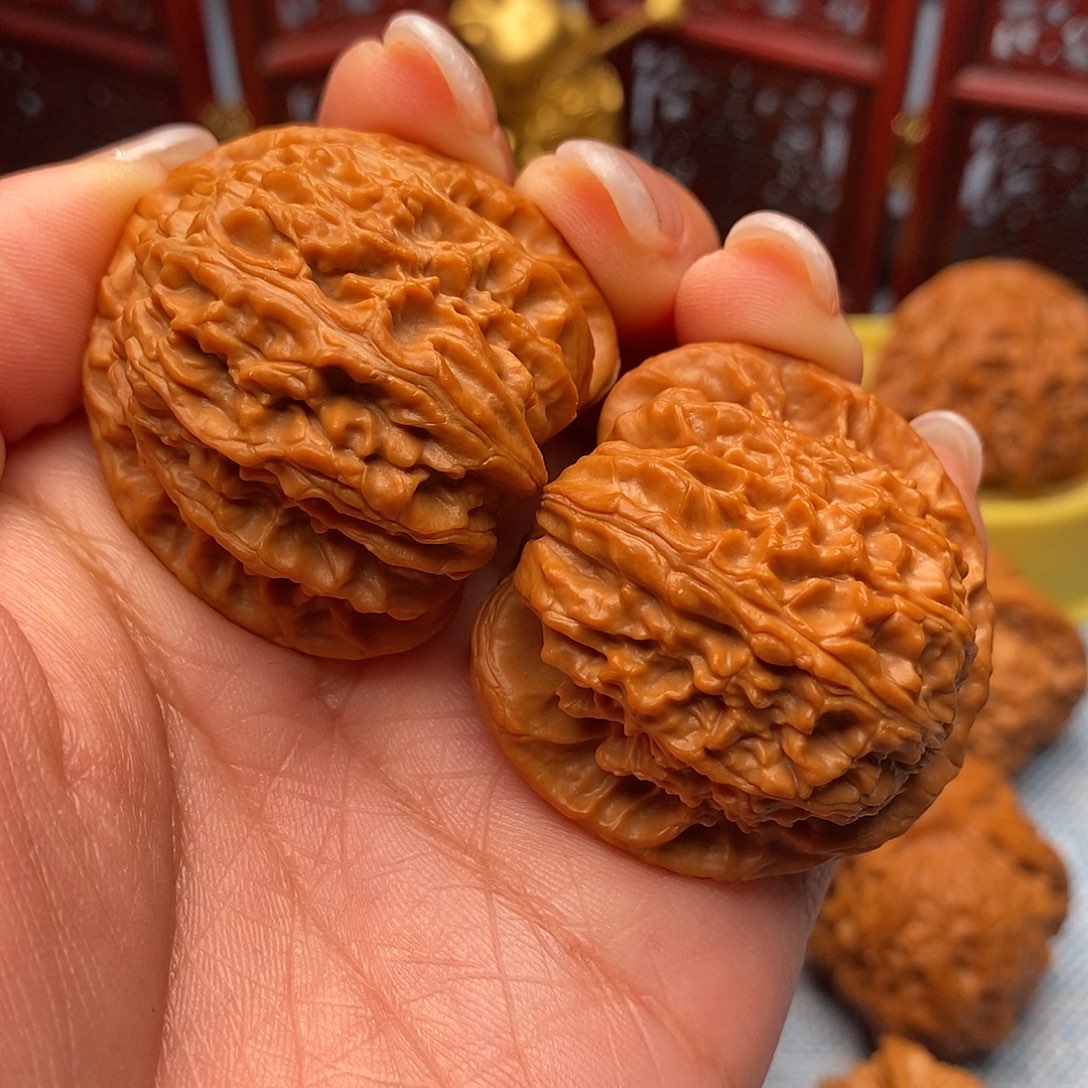 呵***把件文玩核桃三角白39全品