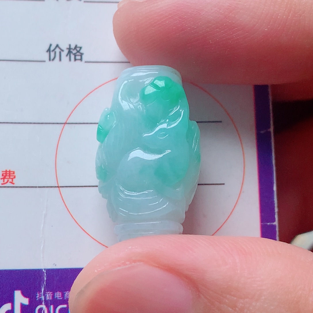 翡翠未镶嵌颈饰白底情九尾狐